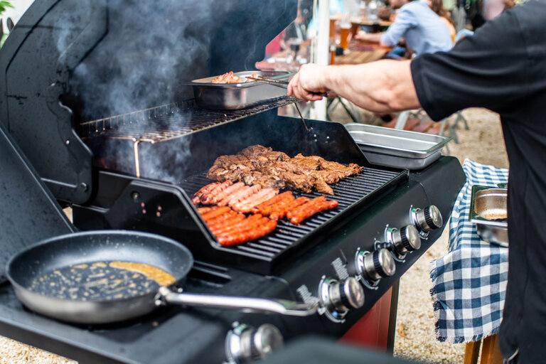barbecue a gas con 4 fuochi